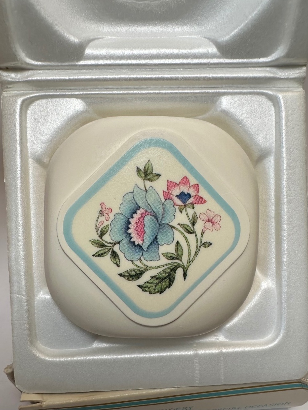 Vintage Avon Broderie Embroidery Soap Gift Set | Perfumed Decal Soap